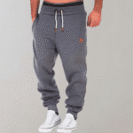 Grijze heren joggingbroek met trekkoord, comfortabele pasvorm, casual sportkleding, ideaal voor fitness en dagelijks gebruik.