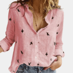 Roze dameshemd met lange mouwen, zwarte vogelprint, casual stijl, knoopsluiting, lichtgewicht stof, ideaal voor lente- en zomermode.