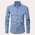 Blauw stretch overhemd voor heren met lange mouwen en zwarte knopen, ideaal voor zakelijke en casual outfits. Comfortabel en stijlvol design.