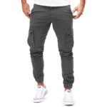 Grijze heren cargobroek met zakken, casual stijl, comfortabele pasvorm, ideaal voor dagelijks gebruik. Perfecte keuze voor modebewuste mannen.
