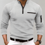 Grijs heren poloshirt met rits, lange mouwen en borstzak. Modern design, casual stijl, ideaal voor dagelijks gebruik. Comfortabele pasvorm.