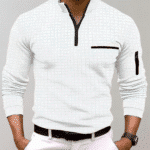 Wit heren poloshirt met rits, lange mouwen en borstzak. Stijlvol en modern design, ideaal voor casual en zakelijke gelegenheden.