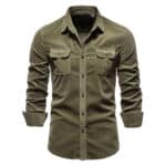Olijfgroen corduroy overhemd voor heren met lange mouwen en borstzakken, ideaal voor casual en stijlvolle outfits. Perfect voor herfstmode.