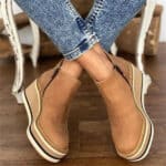 Dames enkellaarsjes met sleehak, bruin leer, ritssluiting, casual stijl. Perfect voor herfstmode. Comfortabele en trendy schoenen voor dagelijks gebruik.