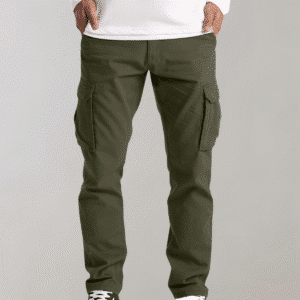 Groene cargobroek voor heren met meerdere zakken, casual stijl, ideaal voor outdoor activiteiten. Comfortabele pasvorm, trendy en functioneel ontwerp.