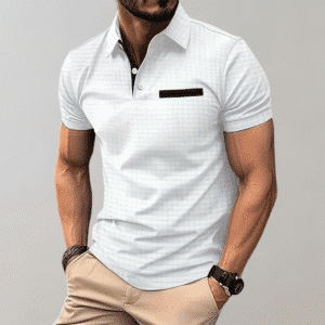 Witte herenpolo met korte mouwen, zwarte kraagaccenten en borstzak, ideaal voor casual en zakelijke outfits. Comfortabele pasvorm, modieuze stijl.