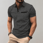 Grijze herenpolo met korte mouwen, knoopsluiting en borstzakje. Stijlvolle casual herenkleding, perfect voor dagelijks gebruik.