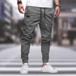 Grijze cargobroek voor heren, casual streetwear, elastische tailleband, zakken, comfortabele pasvorm, ideaal voor dagelijks gebruik.